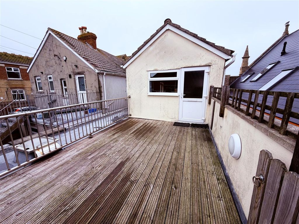 Property photo 1 of 8 Front