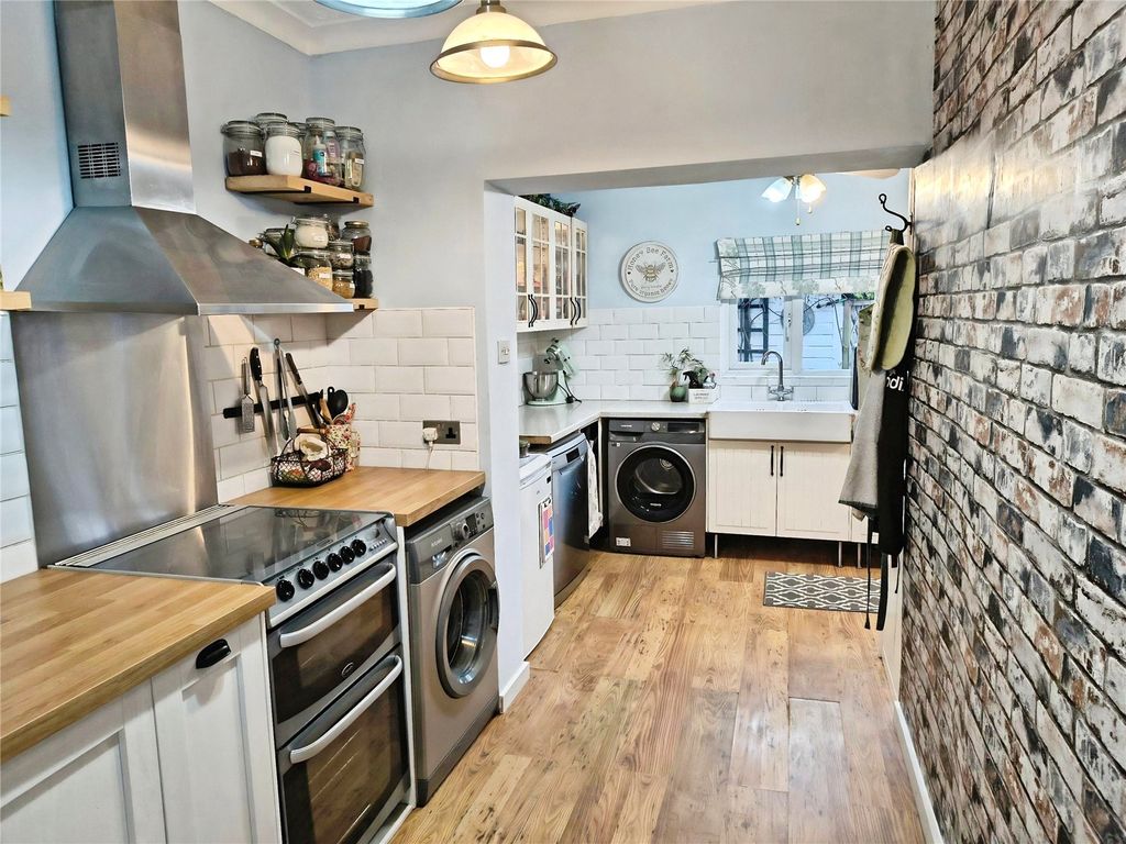 Property photo 3 of 16 Kitchen