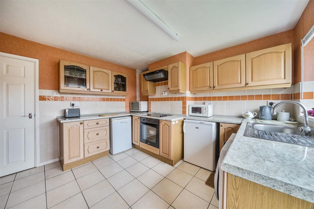 Property photo 2 of 16 Kitchen