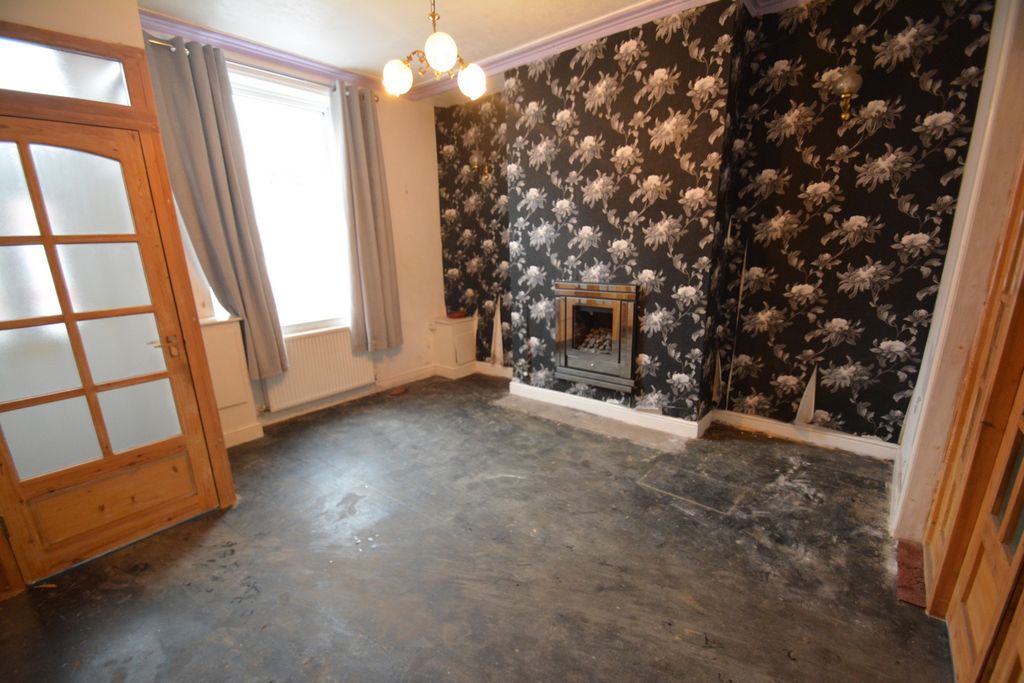 Property photo 2 of 11 Lounge