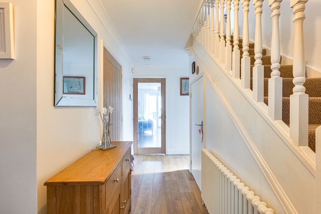 Property photo 2 of 26