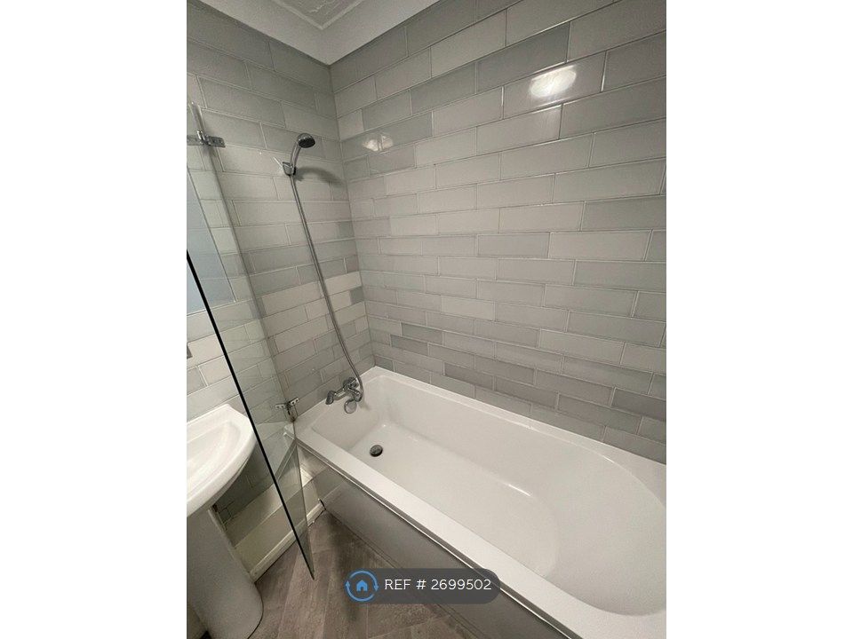 Property photo 3 of 9 Bathroom