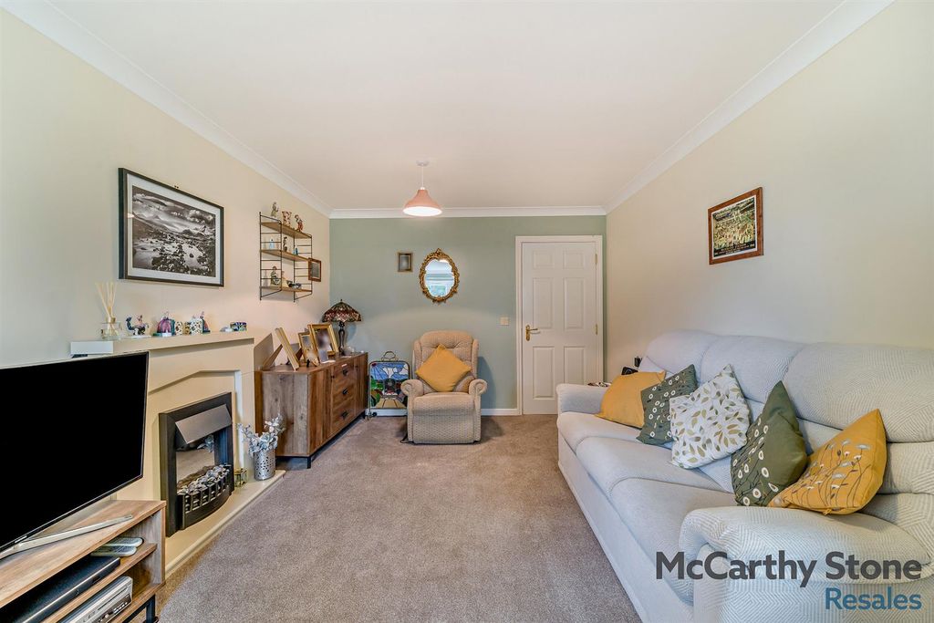 Property photo 3 of 14 Living Room