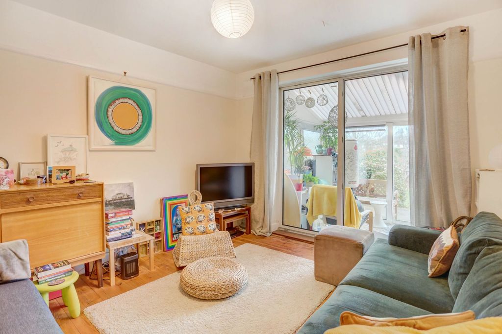 Property photo 2 of 25