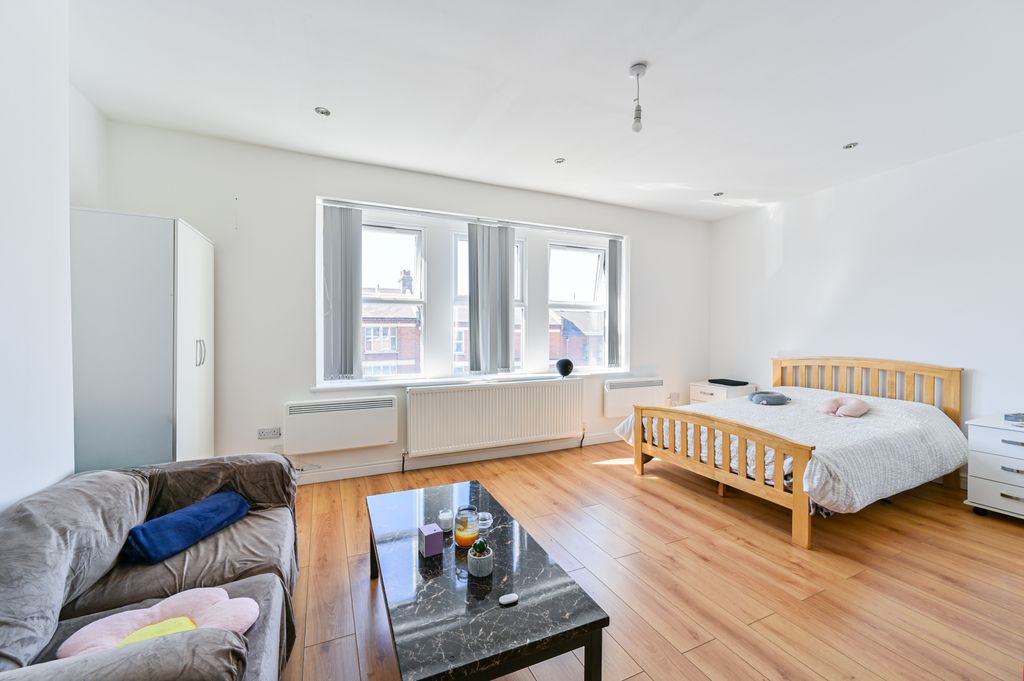 Property photo 1 of 5