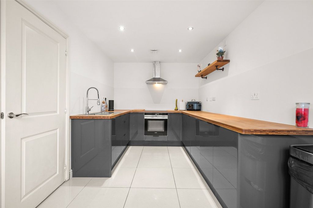 Property photo 2 of 14 Picture No. 04