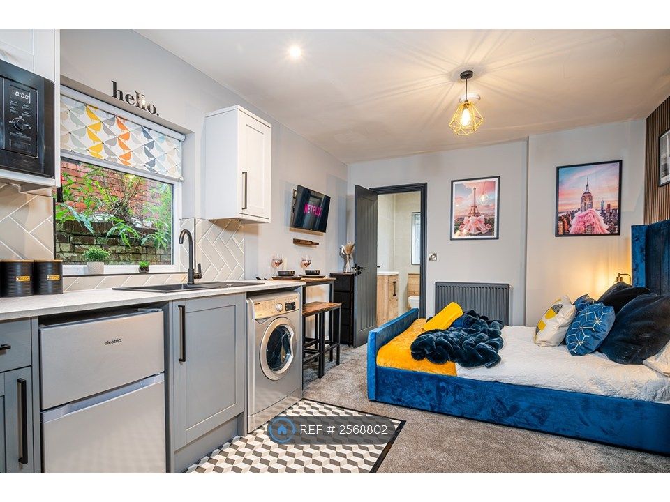 Property photo 1 of 12 Full Studio