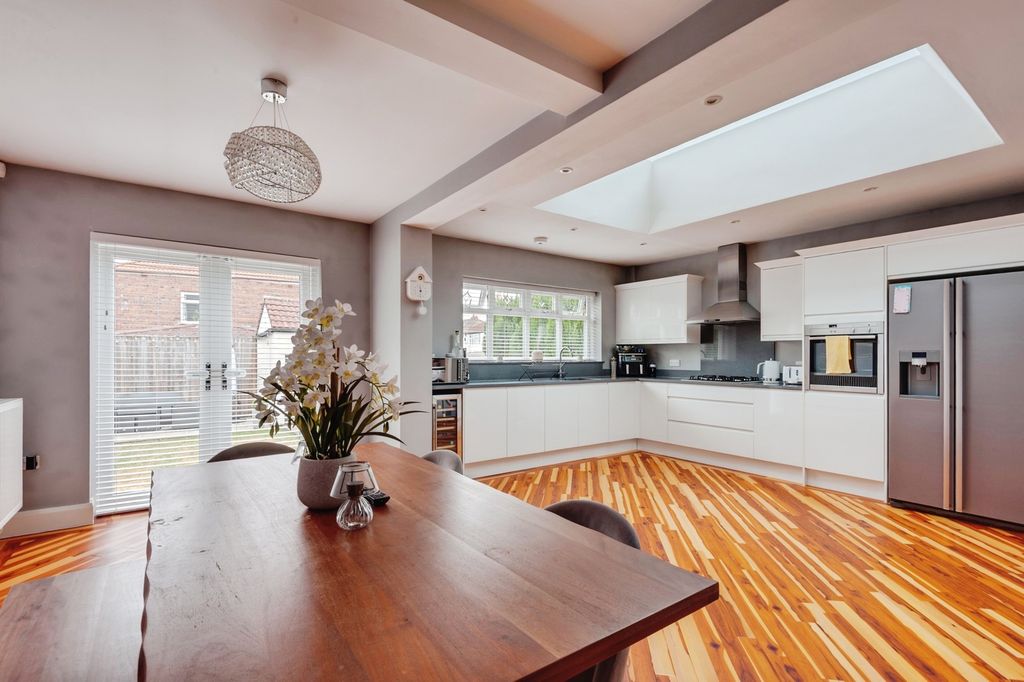 Property photo 3 of 20 Pbox-Img.Jpg