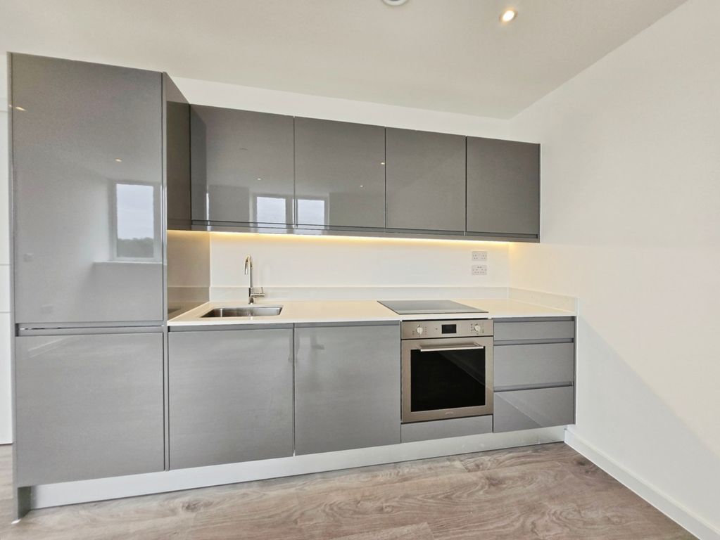 Property photo 3 of 11 Pbox-Kitchen-319374.Jpg
