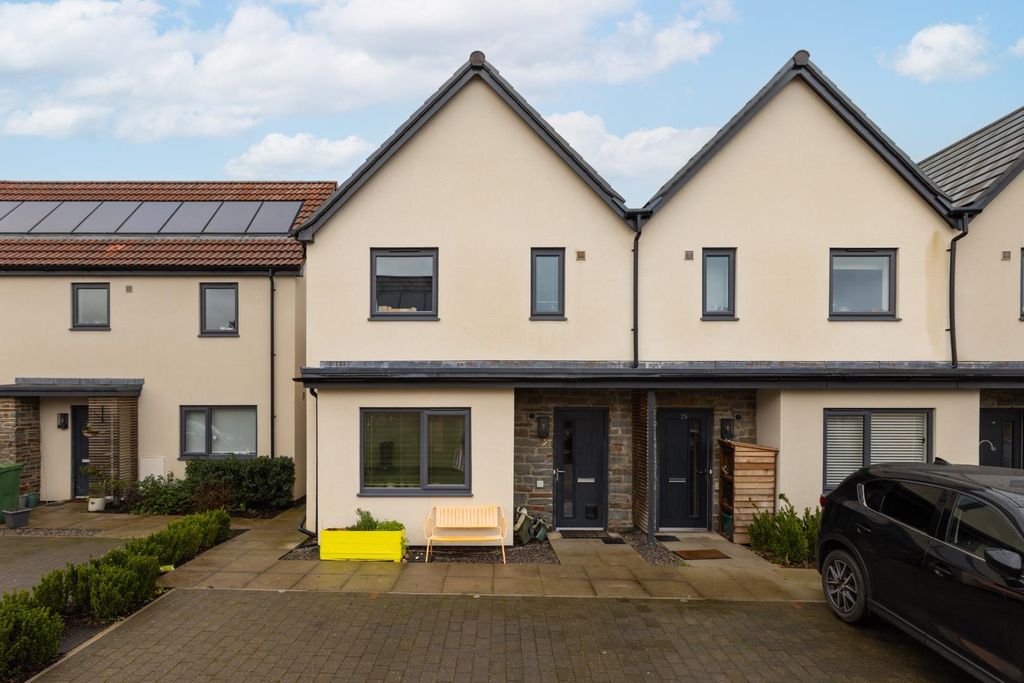 Property photo 2 of 32 27 Mayors Road, Bs49--31.Jpg