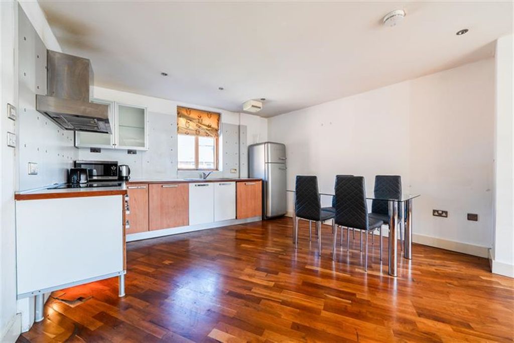 Property photo 3 of 7 Kitchen