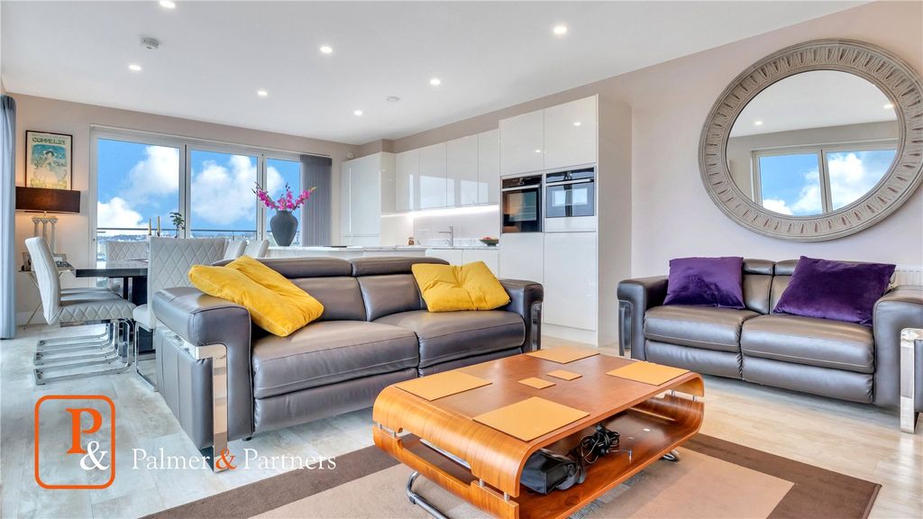 Property photo 3 of 27 Picture No. 11