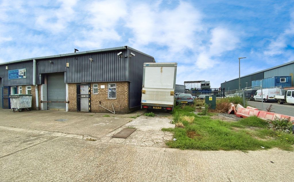 Property photo 1 of 2