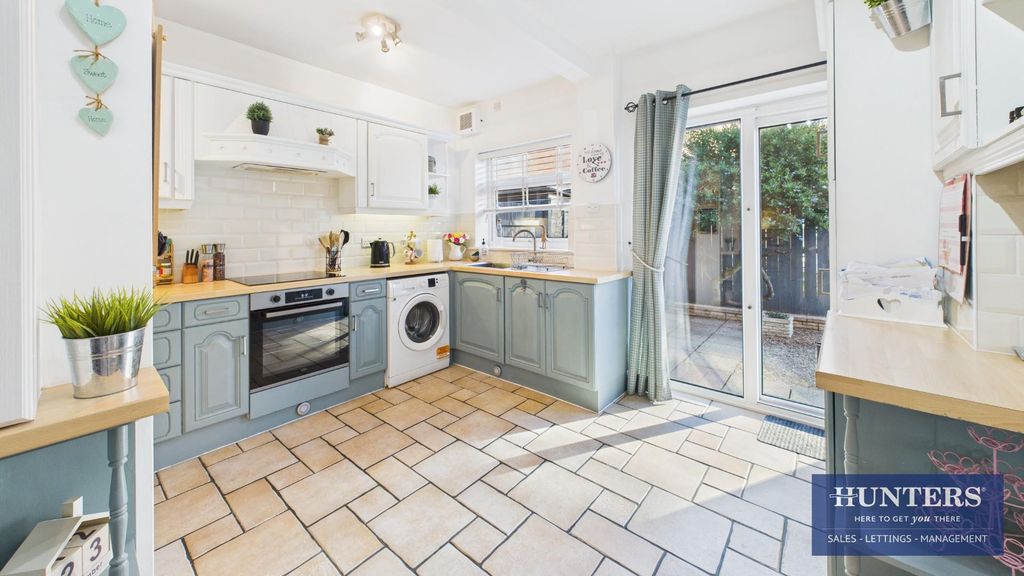 Property photo 3 of 17 Kitchen