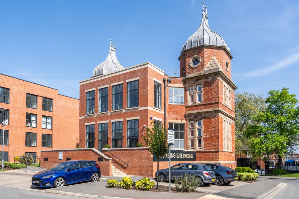 Property photo 1 of 10 Front