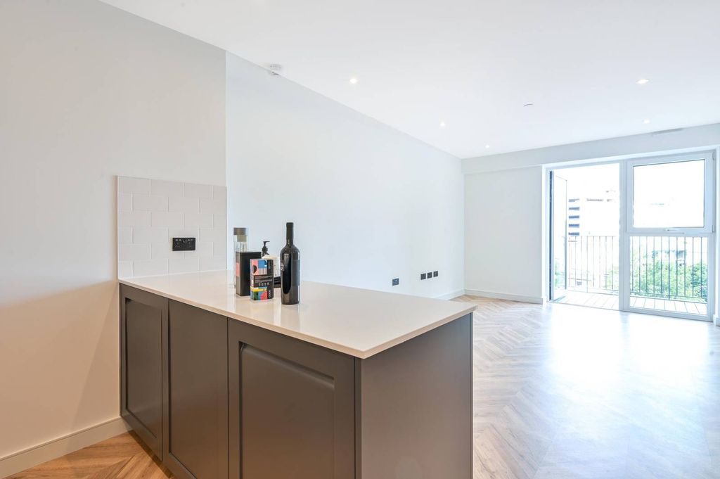 Property photo 1 of 33