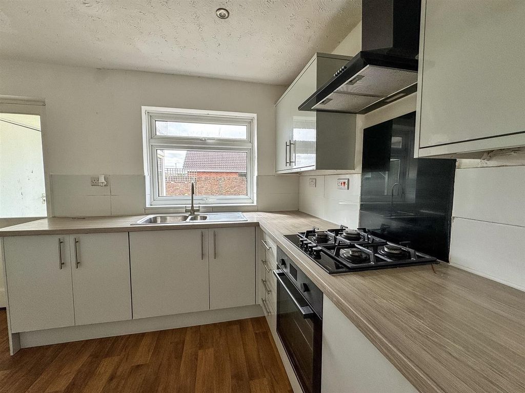 Property photo 3 of 15 Kitchen