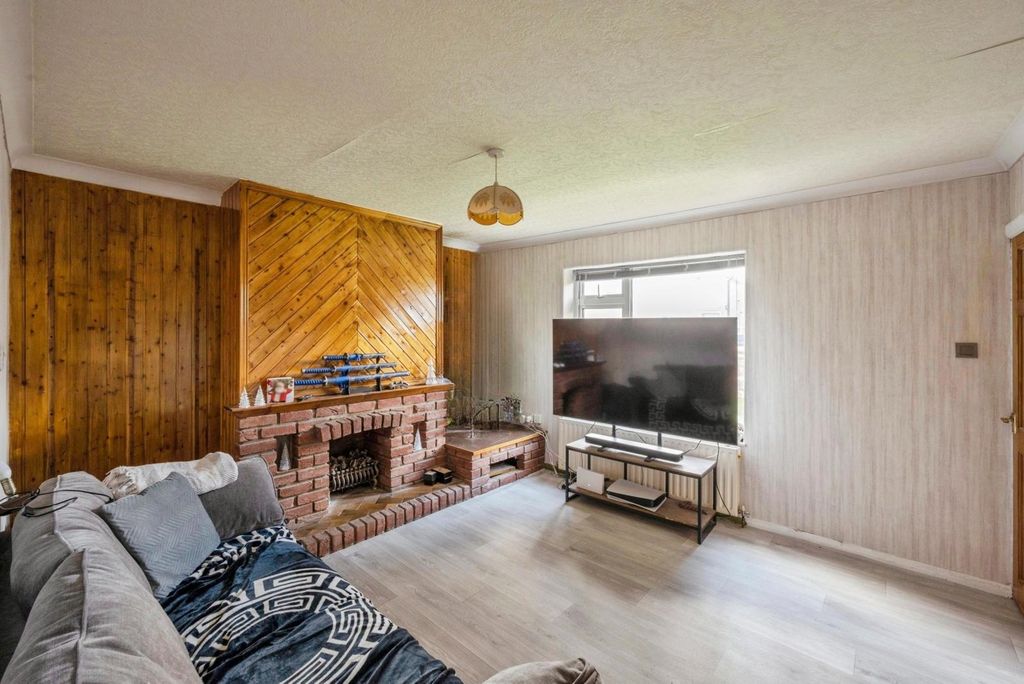 Property photo 3 of 11 Lounge