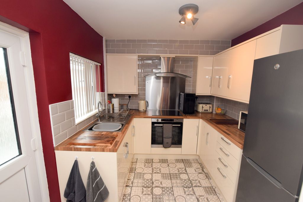 Property photo 2 of 16