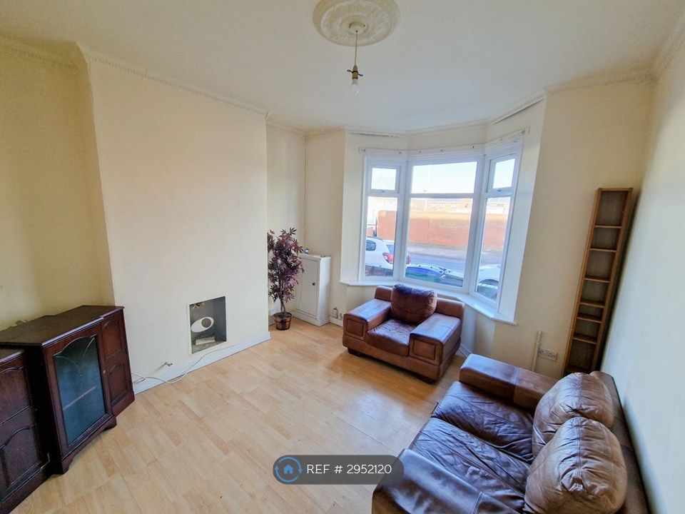 Property photo 1 of 11 Living Room