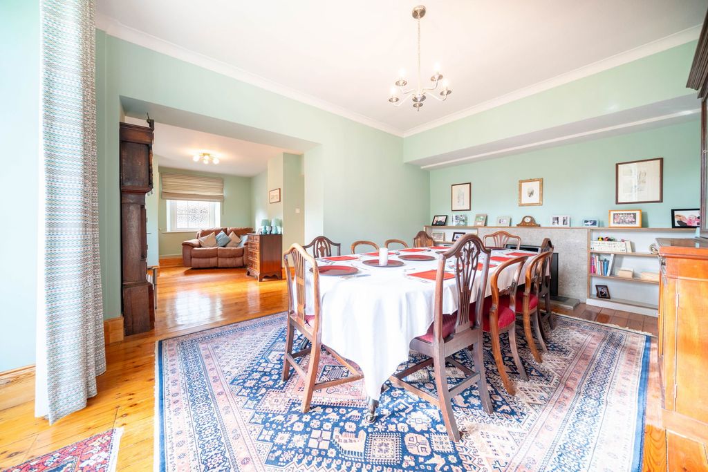 Property photo 3 of 23