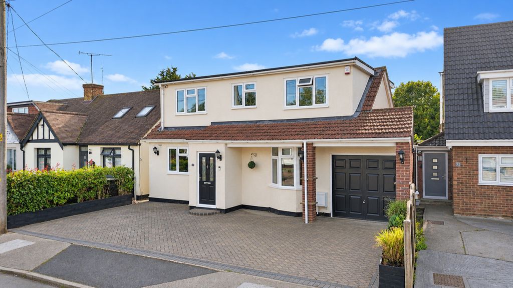 Property photo 1 of 32