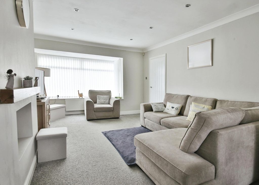 Property photo 3 of 17 3779618