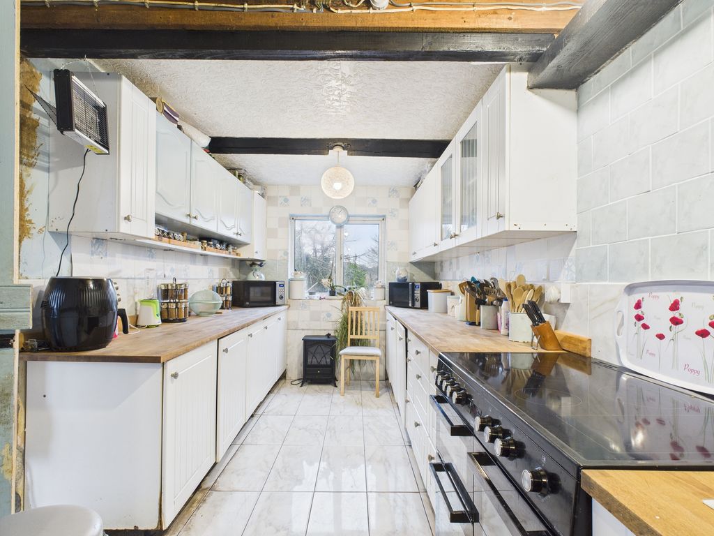 Property photo 2 of 19 Kitchen