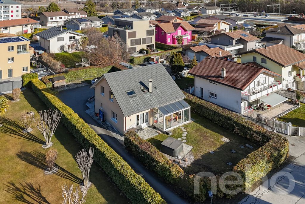 Property photo 1 of 12