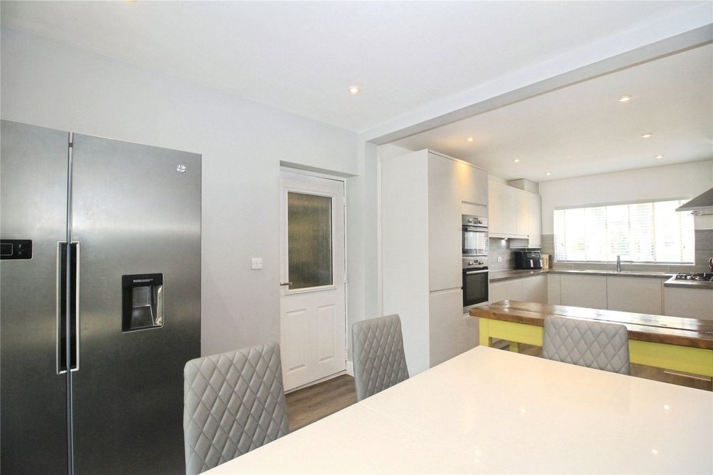 Property photo 3 of 16 Living Kitchen