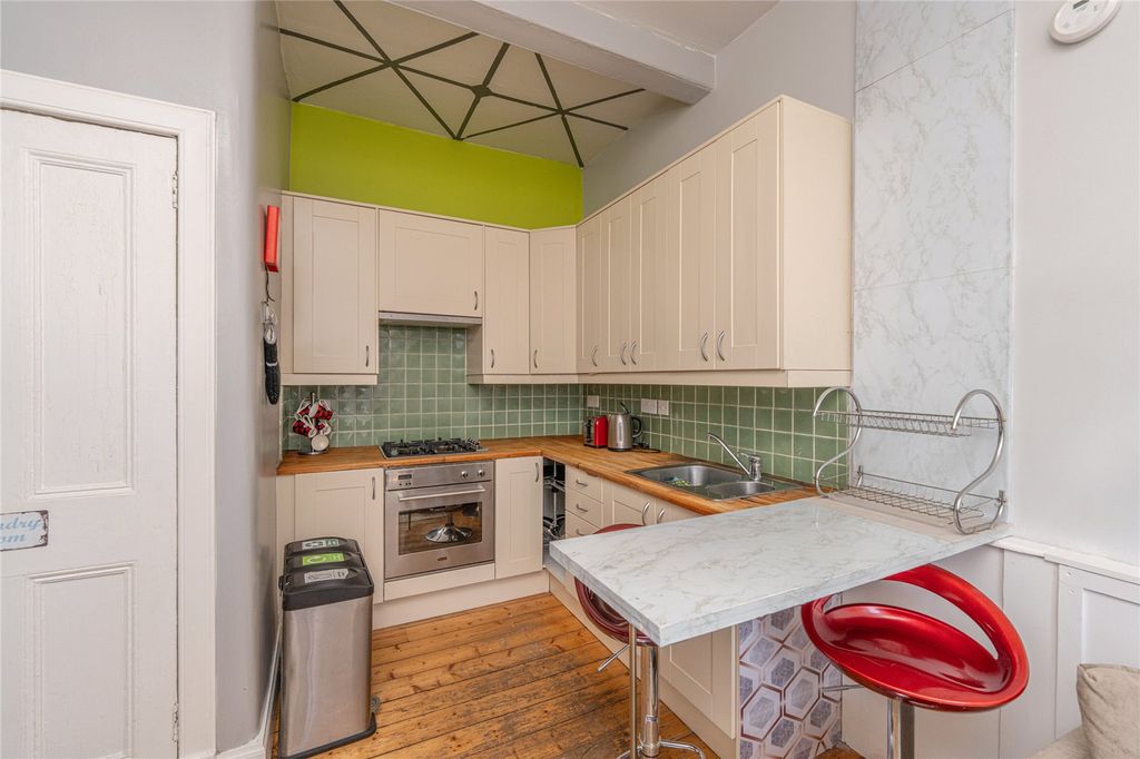 Property photo 3 of 18 Kitchen Area