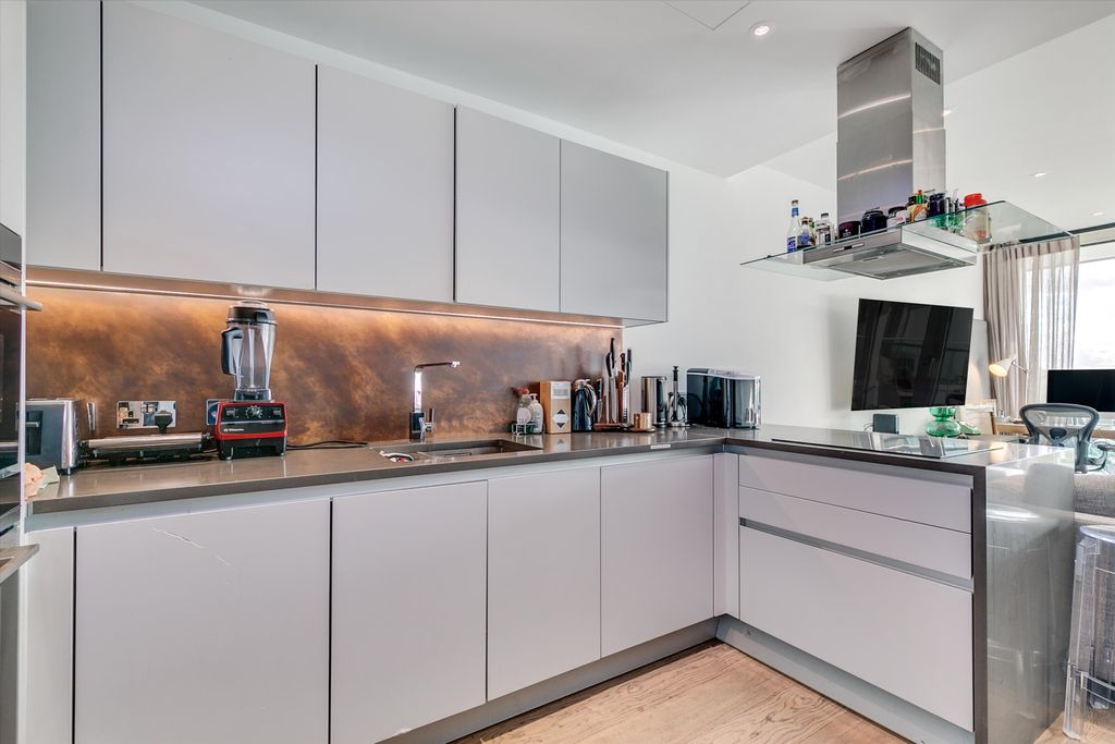 Property photo 2 of 18 Image