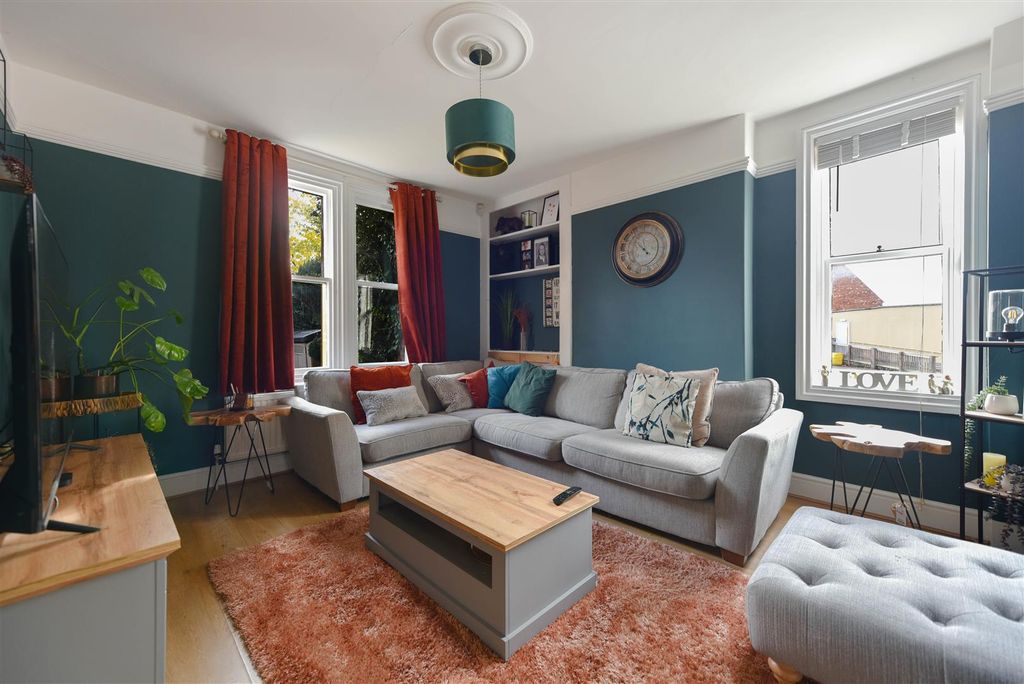 Property photo 2 of 31