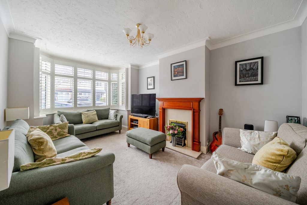 Property photo 2 of 13 1389235-18-694296...