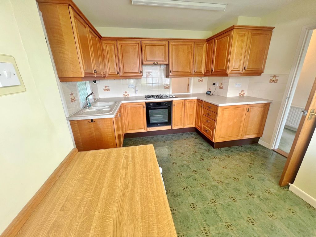 Property photo 3 of 28