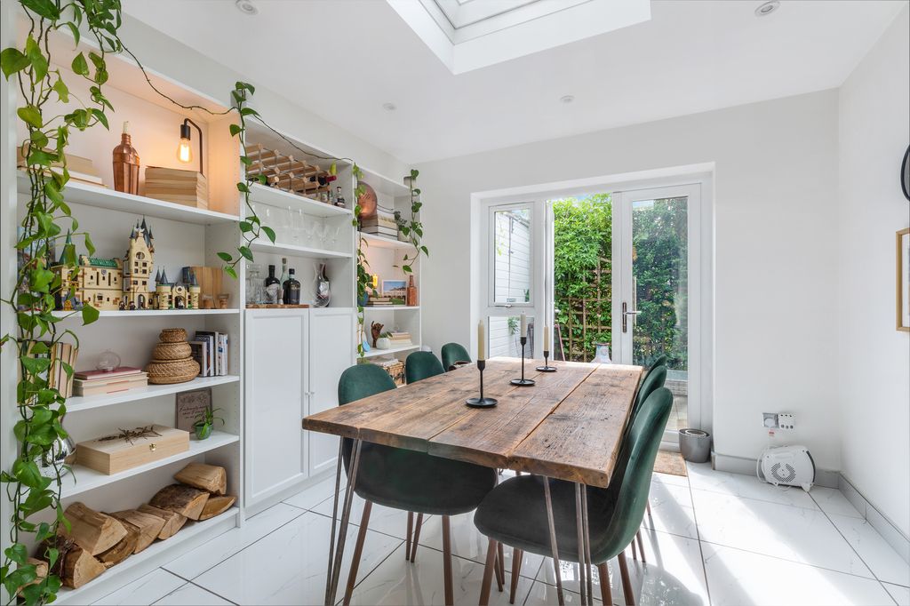 Property photo 2 of 8