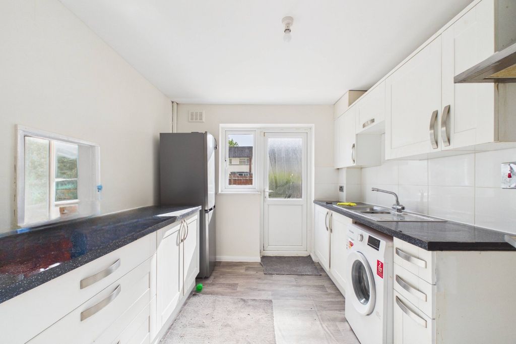 Property photo 3 of 10 Picture No. 02