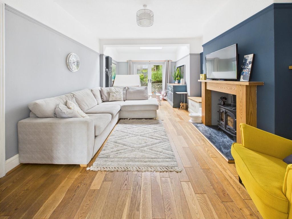 Property photo 1 of 20 Living Room