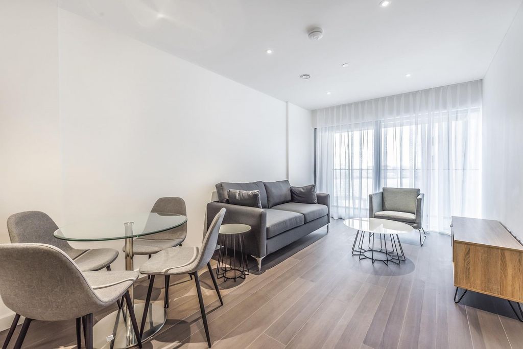 Property photo 1 of 17 Reception