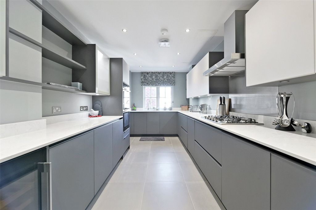 Property photo 3 of 10 Kitcehn