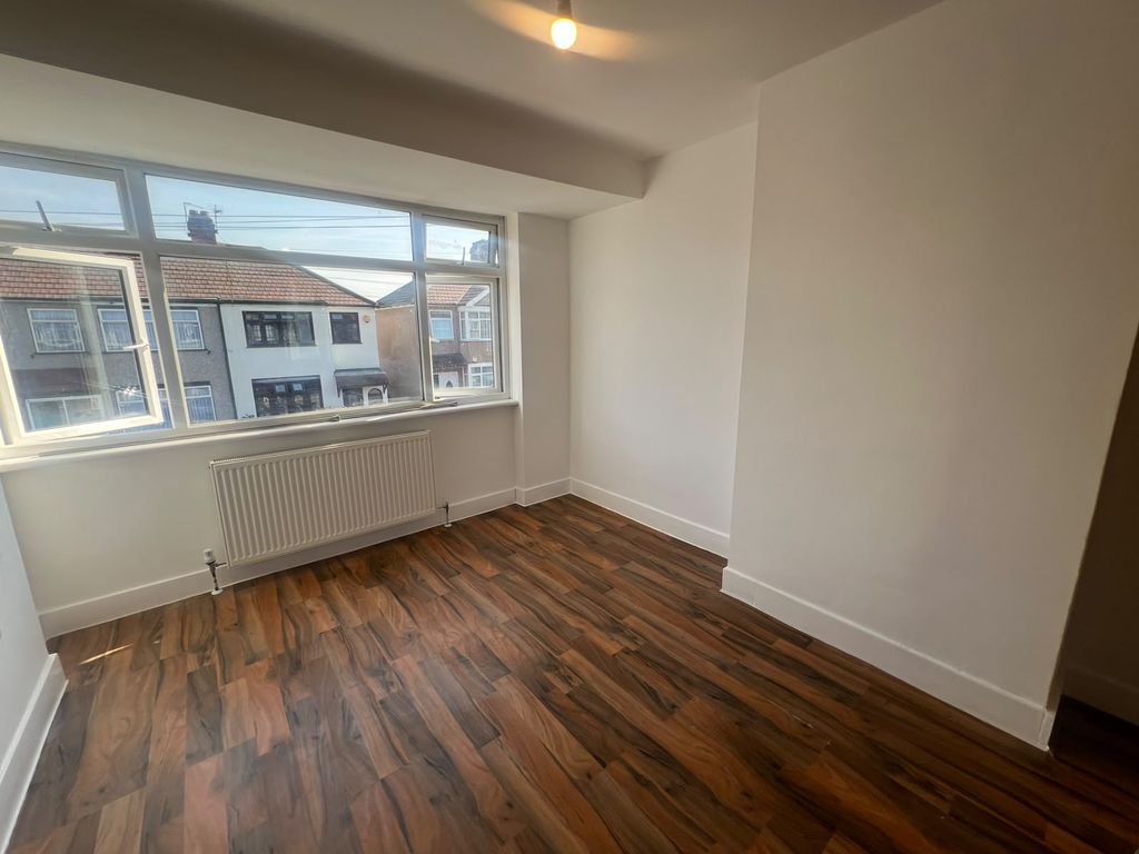 Property photo 1 of 12 Newly Refurbished 3-Bedroom Family Home With Private Garden