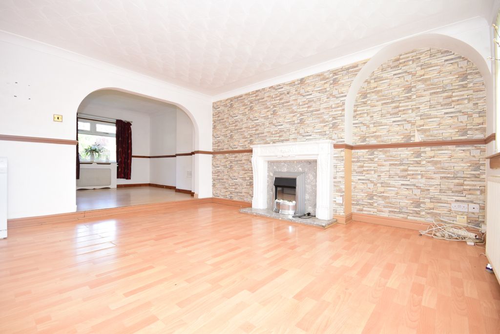 Property photo 2 of 11 Gallery