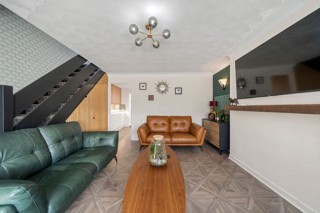 Property photo 2 of 34