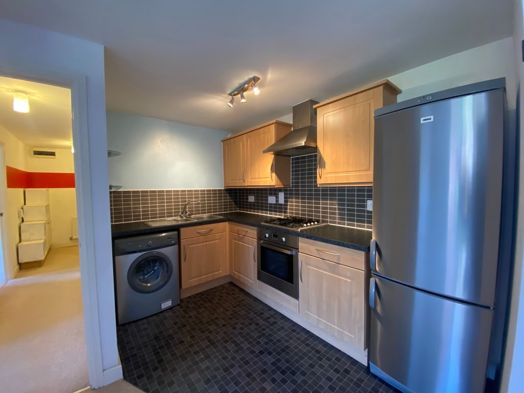Property photo 3 of 8 Kitchen