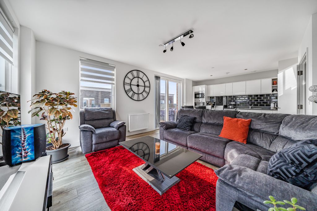 Property photo 1 of 11 Living Room