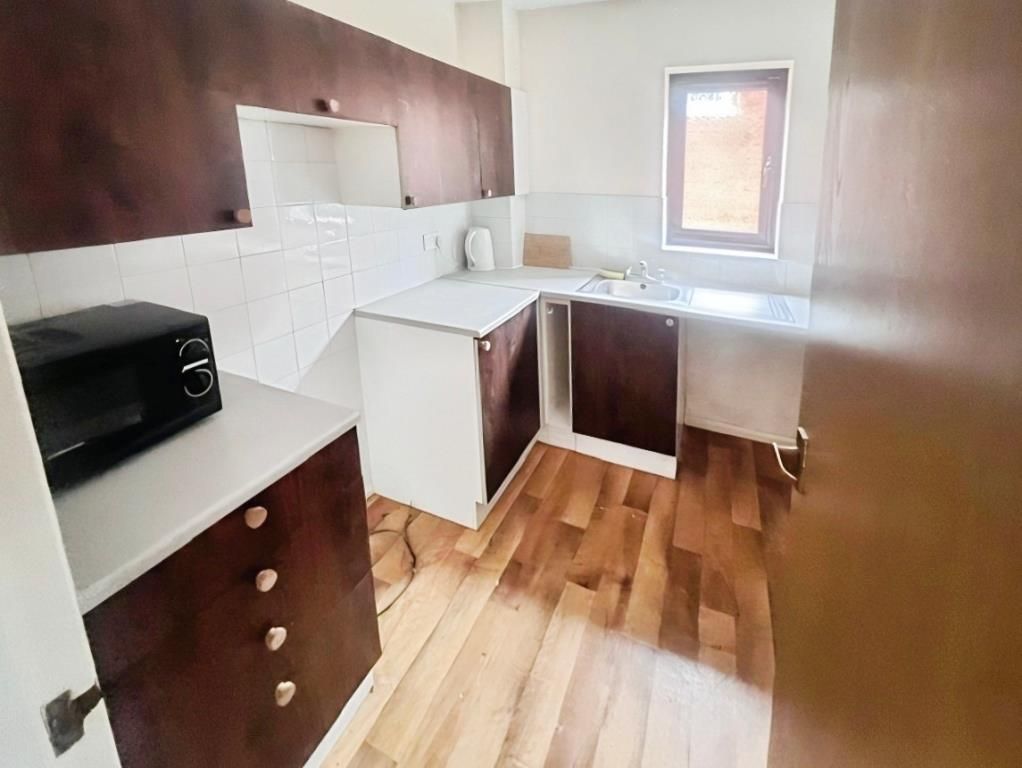 Property photo 3 of 8 Kitchen