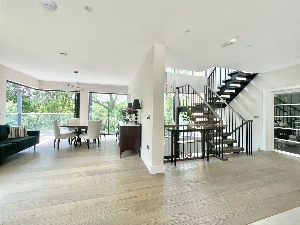 Property photo 2 of 27 Picture No. 04