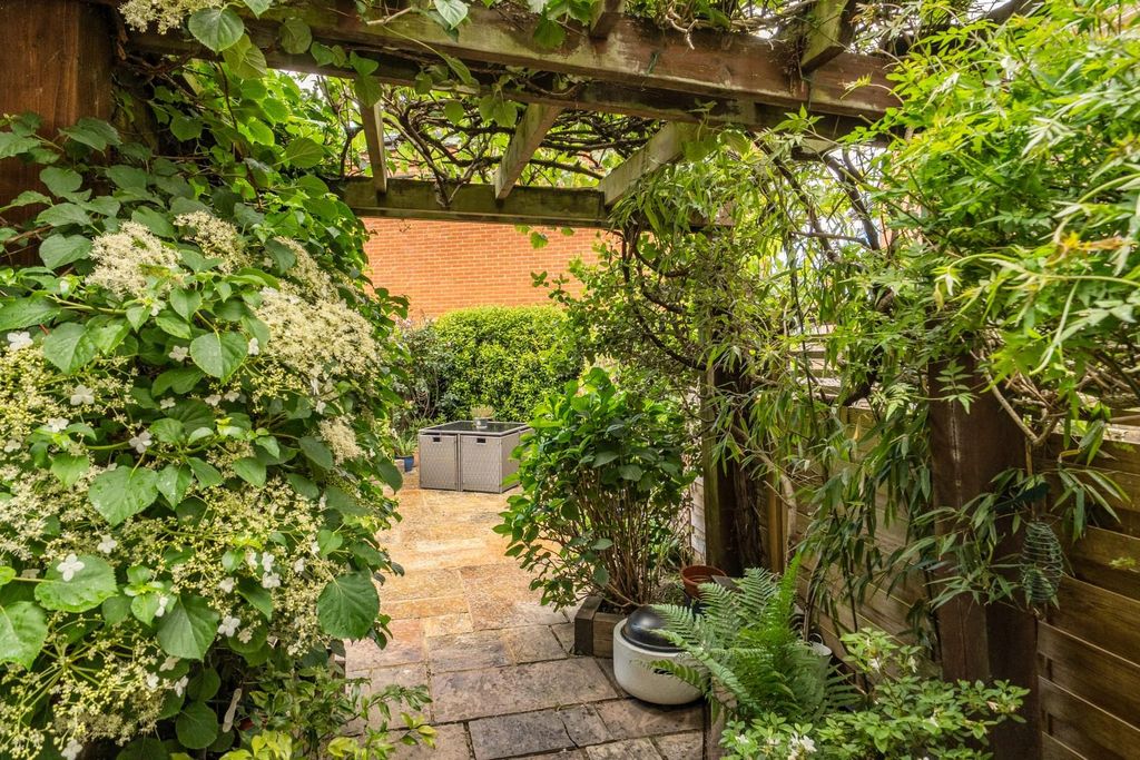 Property photo 3 of 18