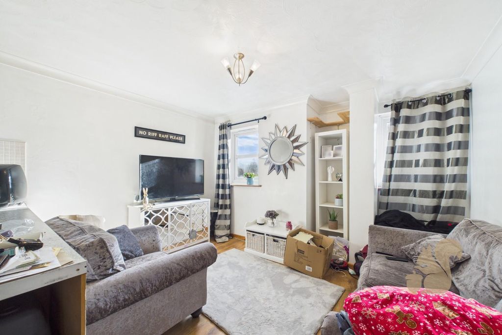 Property photo 2 of 12 Cam01659G0-Pr0646-Still007.Jpg