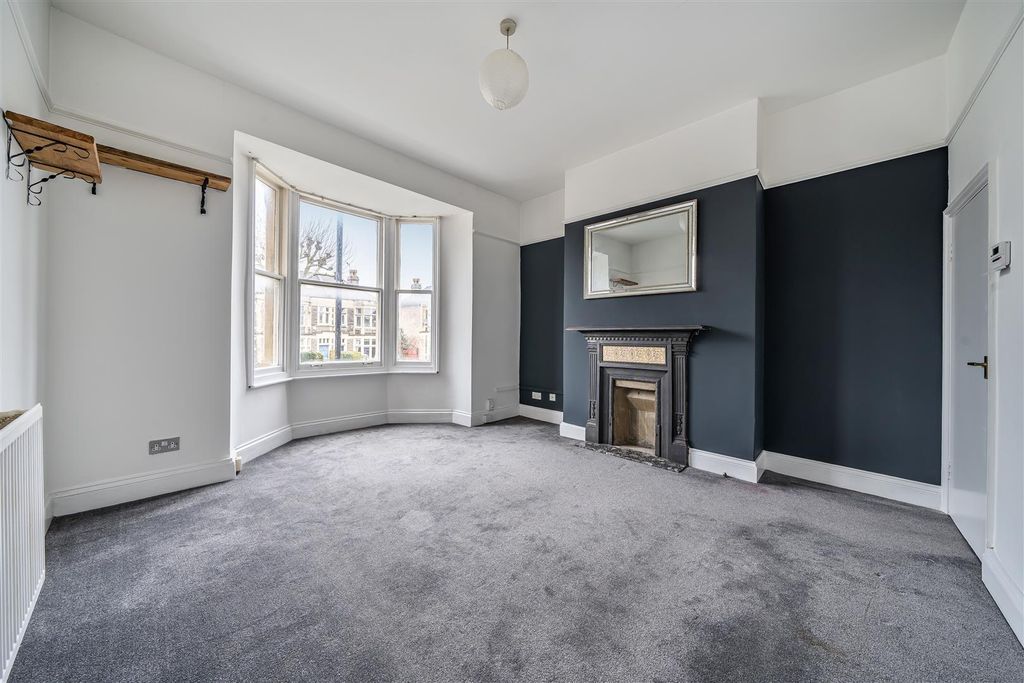 Property photo 3 of 11 1397331-10-695Fba63001c1.Jpg